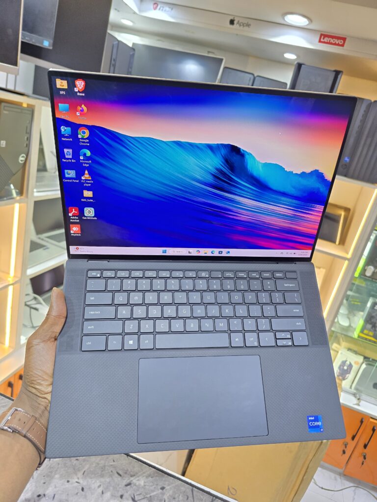 Dell Precision 5570 mobile workstation with NVIDIA Quadro A1000 graphics and 15.6-inch FHD display