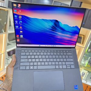 Dell Precision 5570 mobile workstation with NVIDIA Quadro A1000 graphics and 15.6-inch FHD display
