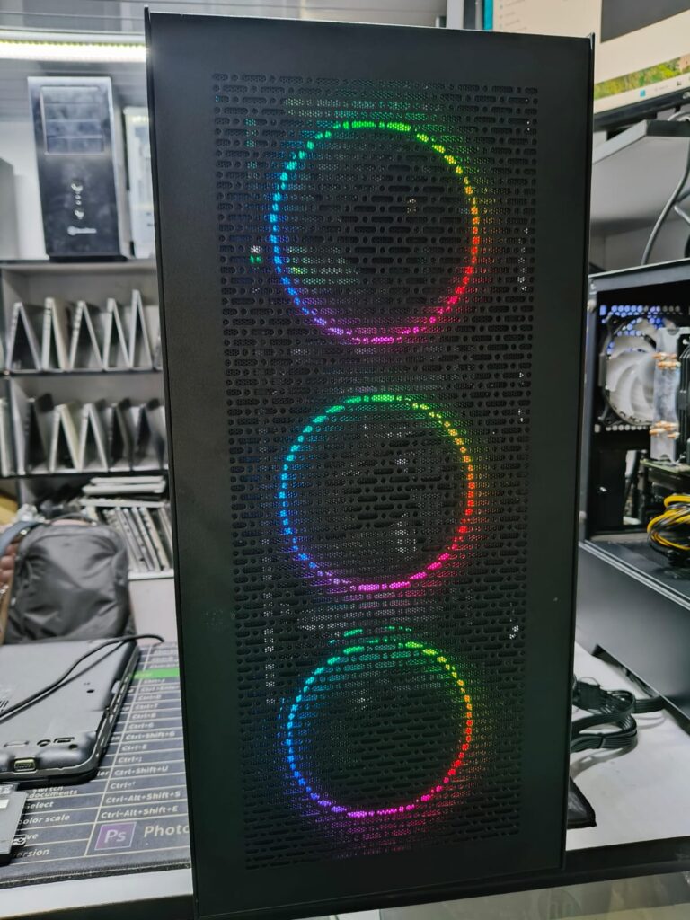 Custom gaming PC build with Ryzen 7 7700 processor and NVIDIA RTX 5060 graphics card