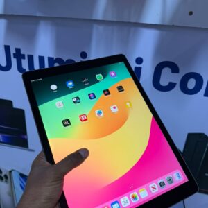 Apple iPad Pro 12.9" (2nd Gen, A1671) Wi-Fi + Cellular – A10X Fusion, 256GB, ProMotion Display