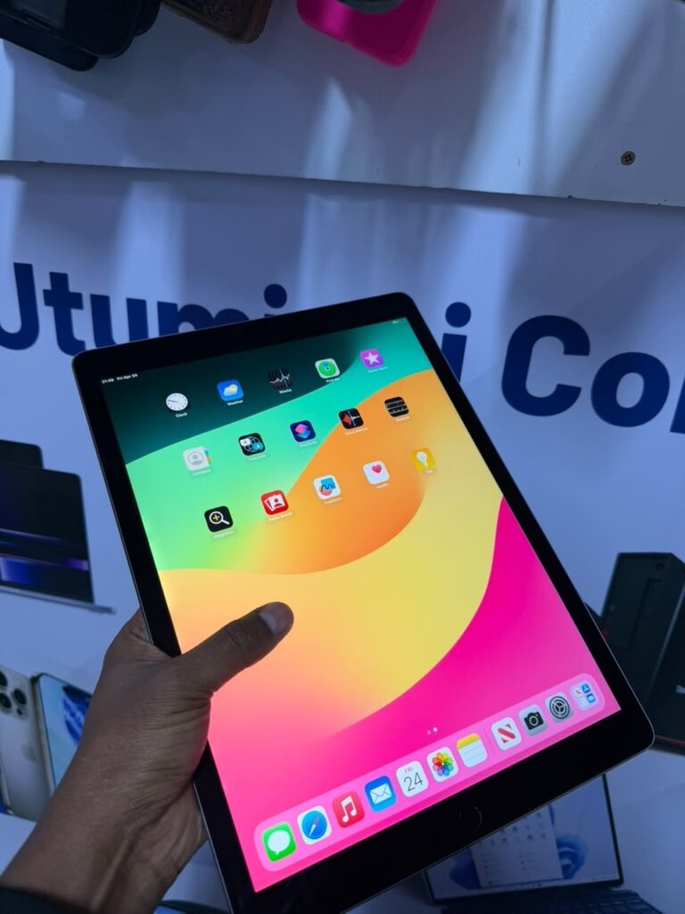 Apple iPad Pro 12.9" (2nd Gen, A1671) Wi-Fi + Cellular – A10X Fusion, 256GB, ProMotion Display