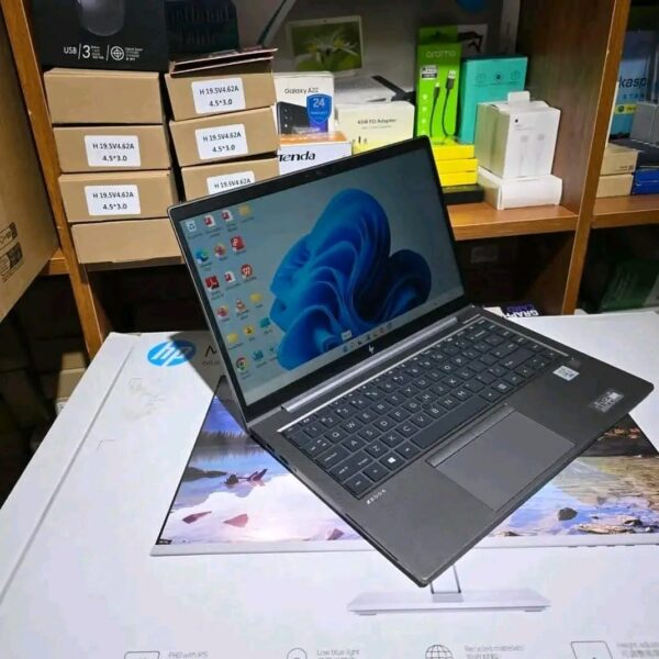 HP ZBook 14 G7 Workstation – Intel Core i7-10810U, 32GB RAM, Quadro P520, Touch