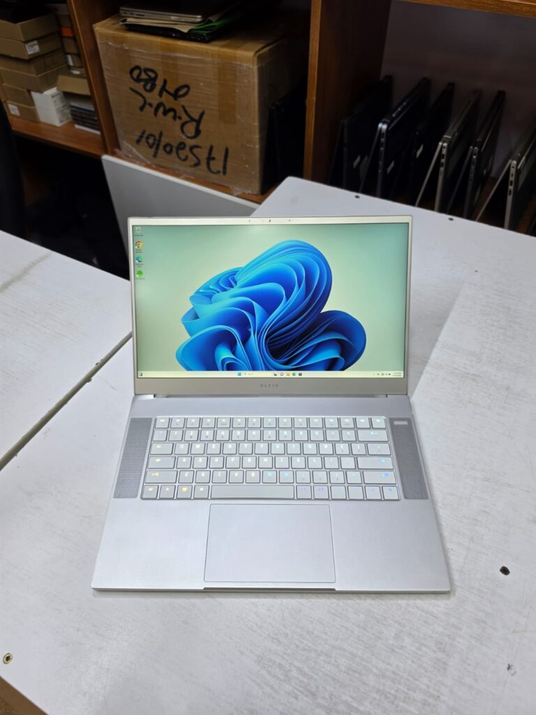 Razer Blade 15 Gaming Laptop – Intel Core i7-8750H, 16GB RAM, RTX 1070 8GB, 144Hz