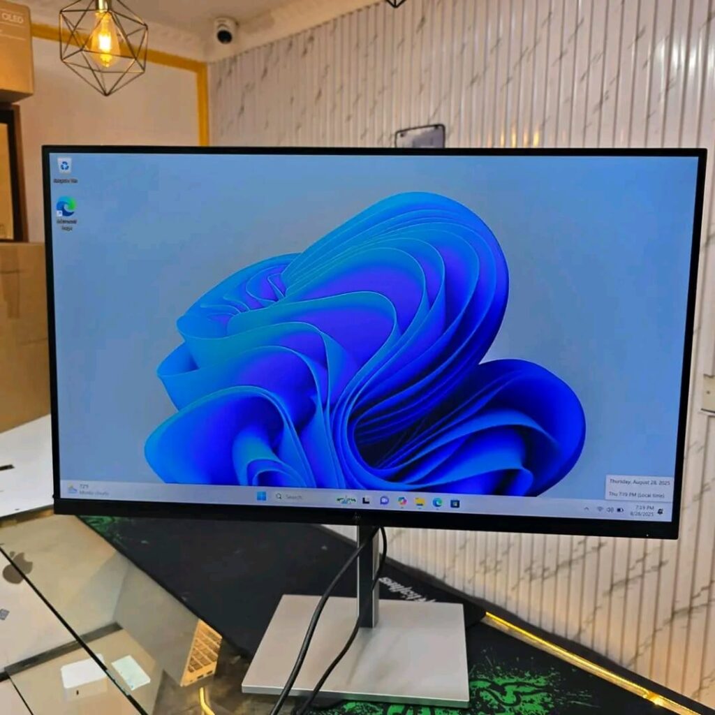 HP E32k G5 31.5" 4K UHD USB-C Monitor | Open Box New