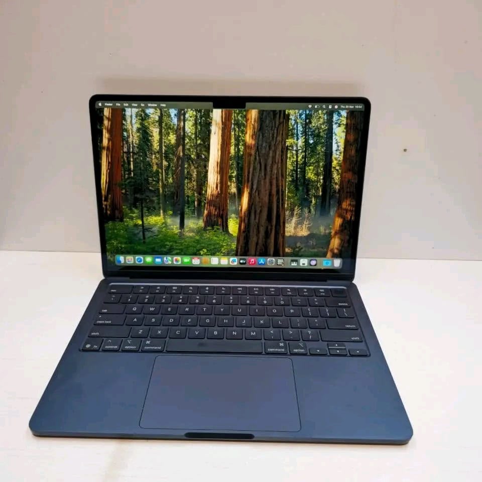 MacBook Air M4 13.6" 16GB/256GB Midnight, 94% Battery | Kenya