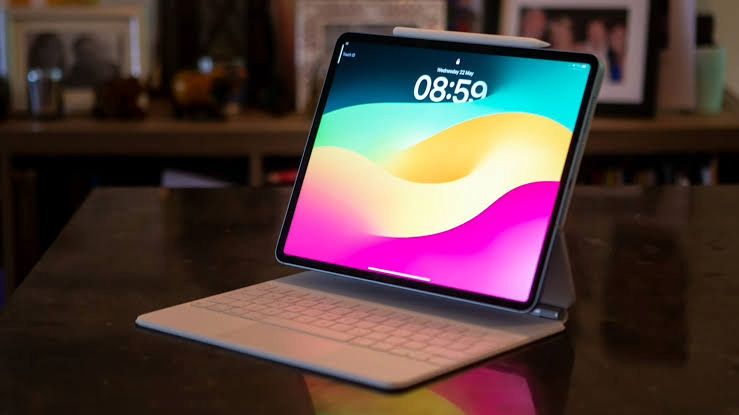 Apple iPad Pro 12.9" (2nd Gen, A1671) Wi-Fi + Cellular – A10X Fusion, 256GB, ProMotion Display